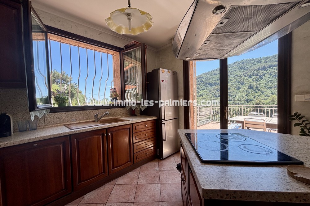 Image 5 : deux pas de Carnolès ...