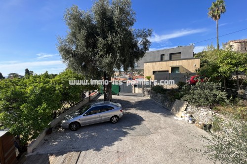 Image 2 : Independent villa located in Menton in an area close to all amenities with sea view